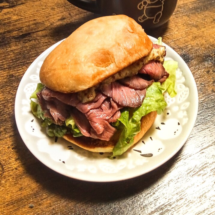 今日はキャンプ!ローストビーフDeロールサンド